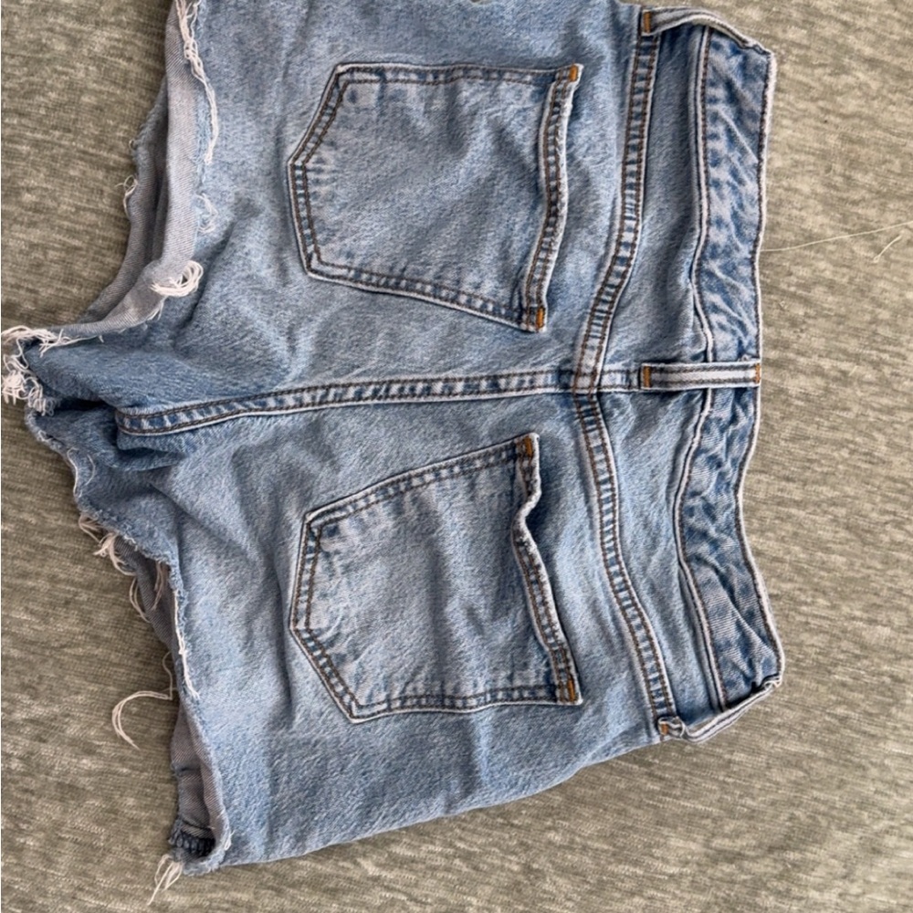 Universal Thread Shorts - Picture 3 of 3
